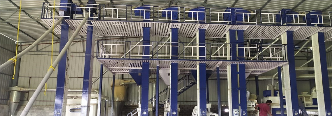 Pneumatic Rubber Sheller with Vibro feeder